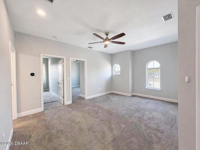 Building Photo - 6240 Woodhaven Village Dr