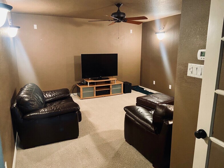 Building Photo - 408 Rosemont Ln