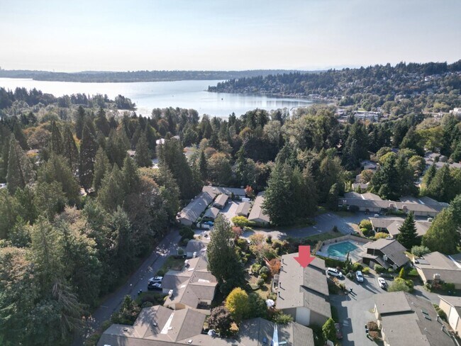 Building Photo - 2Bd/1.75Ba Kirkland Townhouse