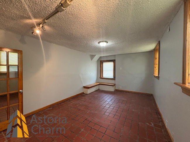 Building Photo - 3-Bedroom Home with Fireplace, Fenced Yard...