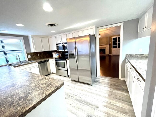 Building Photo - 3 Bedroom 2 Bath for Rent in Clinton