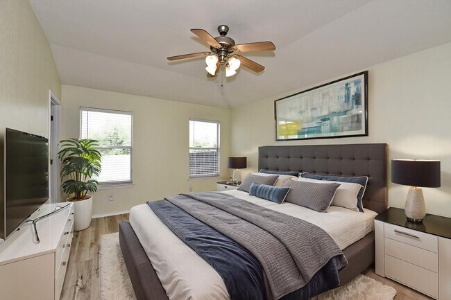 Building Photo - GREAT SINGLE STORY HOME  |  DECK REDONE CL...