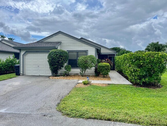 Building Photo - 2575 Bedford Mews Dr