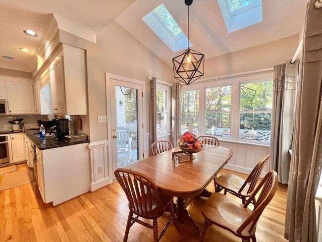 Building Photo - 9105 Kirkhill Dr