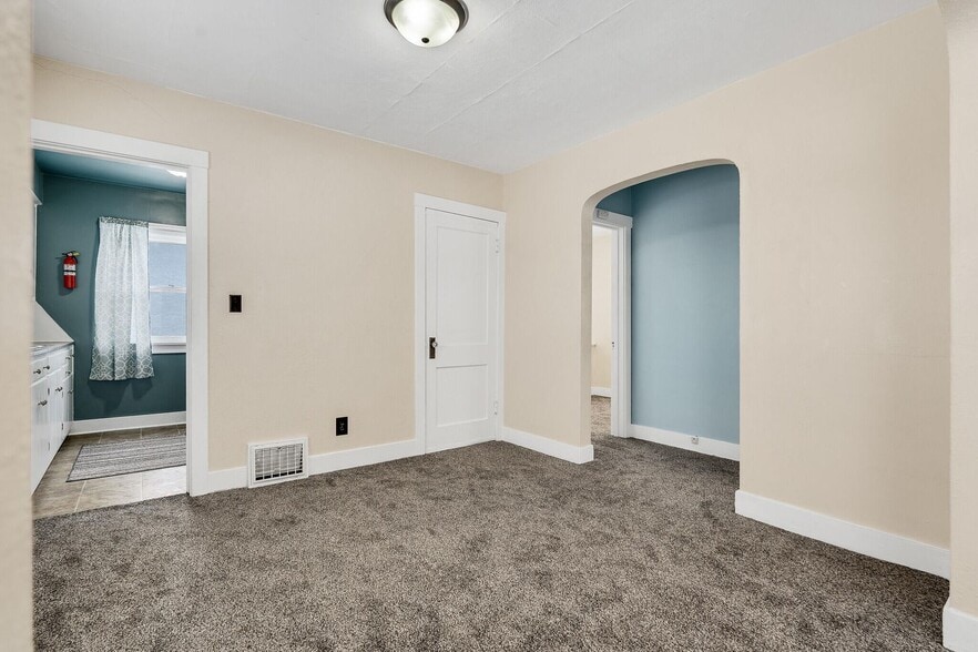 Building Photo - 304 Losey Blvd S