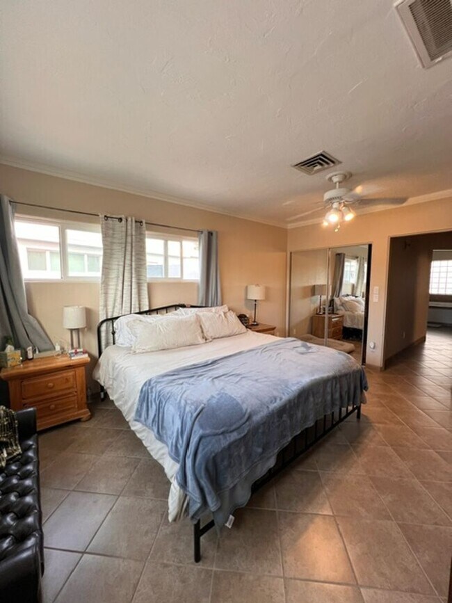 Building Photo - SAN CARLOS BEAUTY!