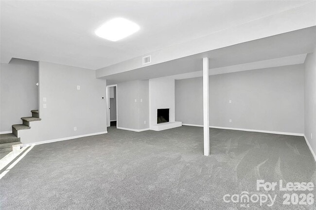 Building Photo - 526 Julia Ave