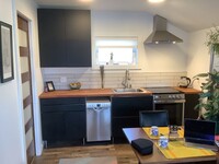 Building Photo - Adorable Remodeled 1-Bedroom Home