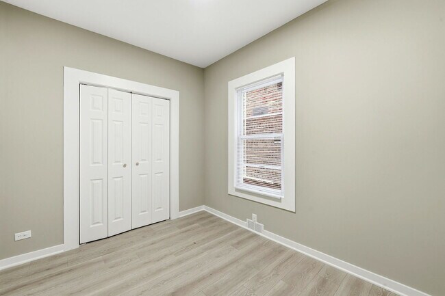 Building Photo - 1217 N Harding Ave