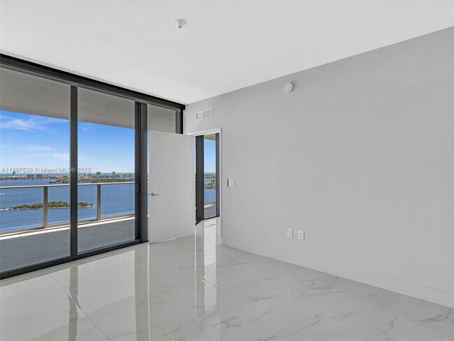 Building Photo - 700 NE 24th St