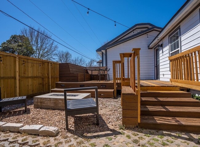 Building Photo - 802 Enid St