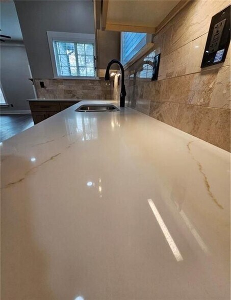 Building Photo - 198 Wellington St SW