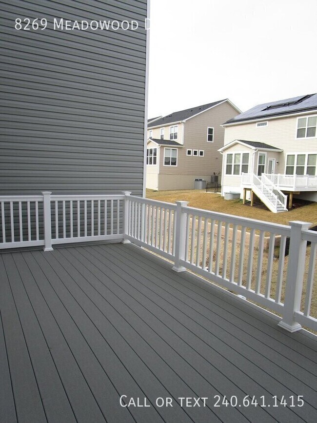 Building Photo - 8269 Meadowood Dr