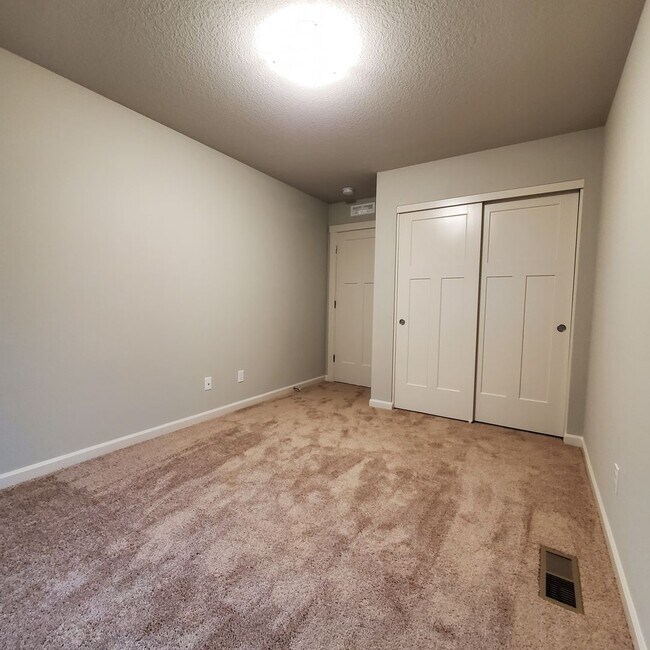 Building Photo - Newer 3 bedroom 2 bath home in SE Albany, close to LBCC, Easy drive to Corvallis, Lebanon or I-5