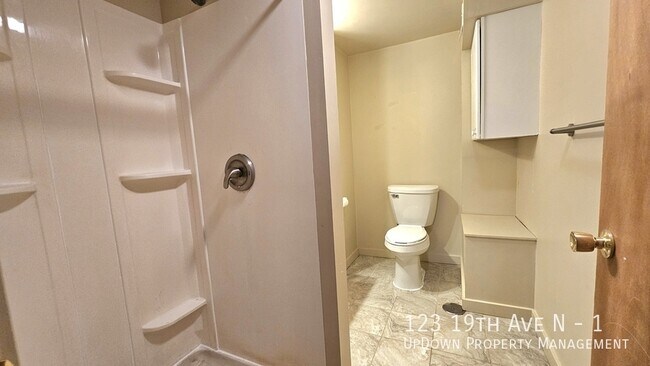 Building Photo - 123 19th Ave N