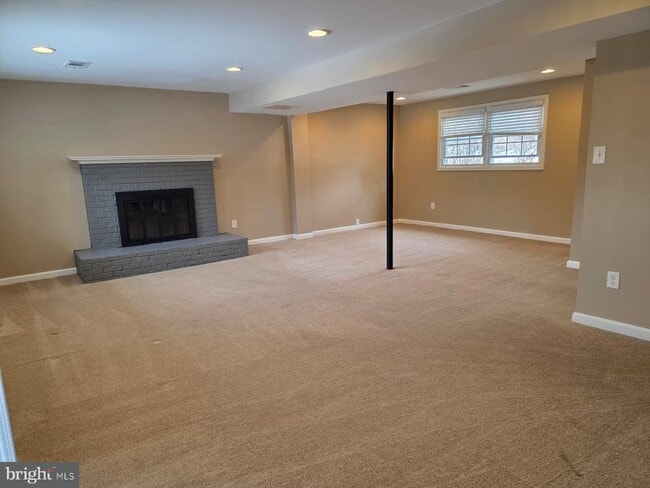 Building Photo - 6212 Thomas Dr