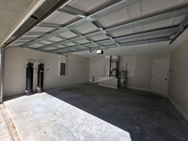 Building Photo - Charming 3 bed 2 bath in Inverness