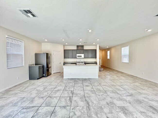 Building Photo - 4258 Tarim St