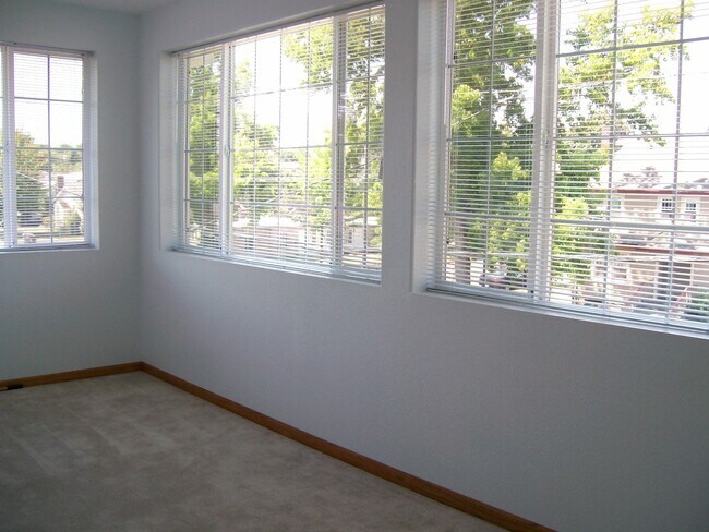 Building Photo - Centrally Located Custom Home each bedroom...