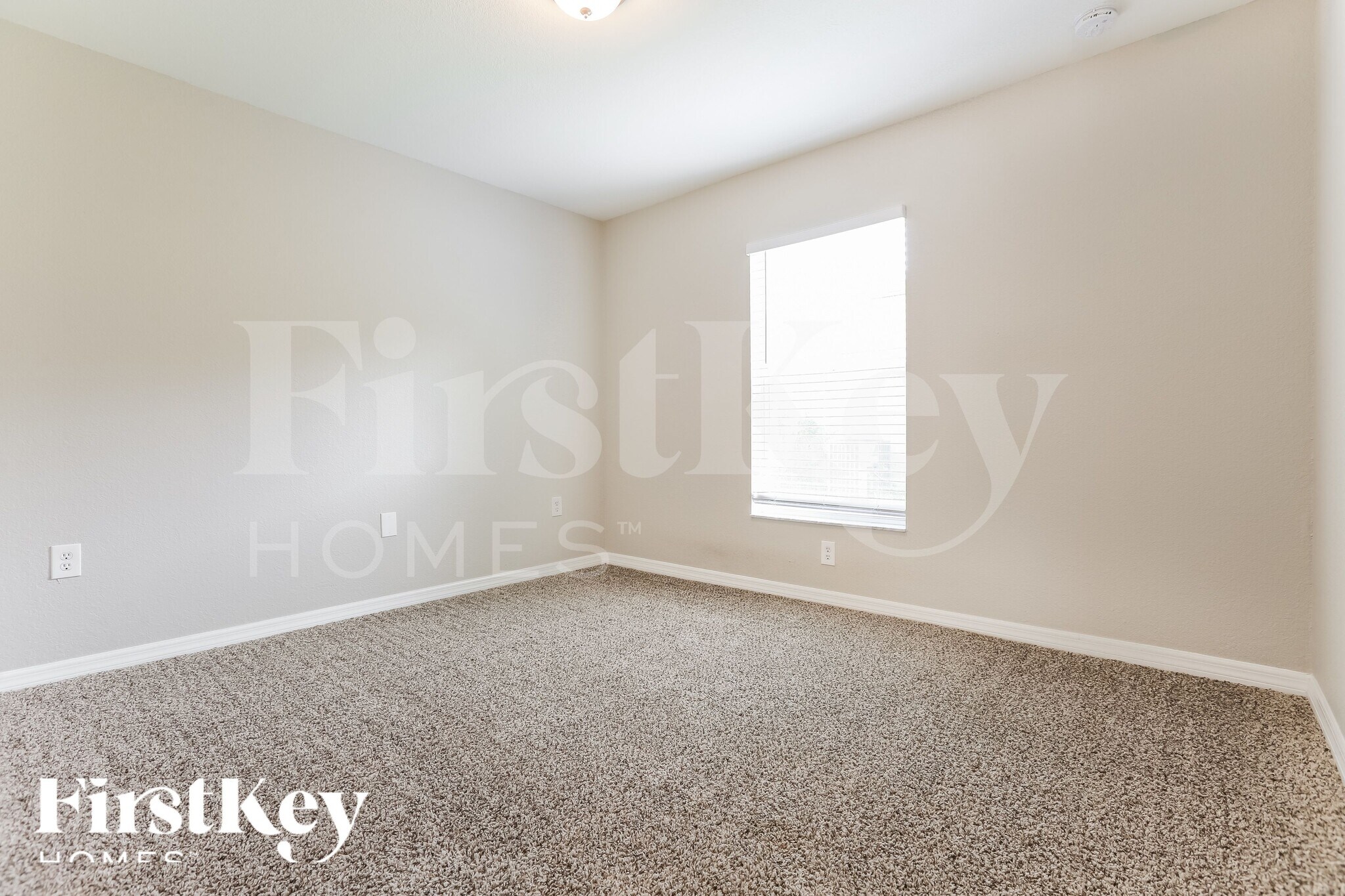 Building Photo - 2637 Lacroix Ave