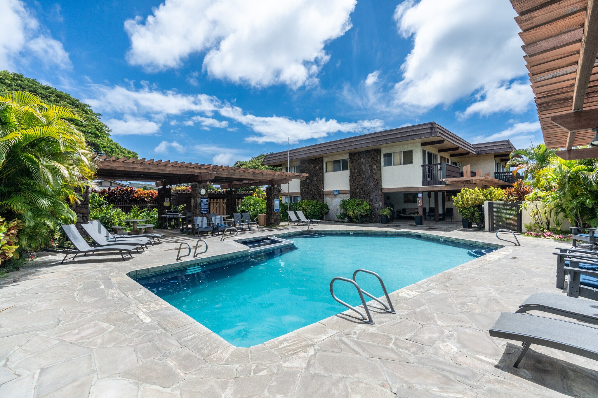 Building Photo - 444 Lunalilo Home Rd