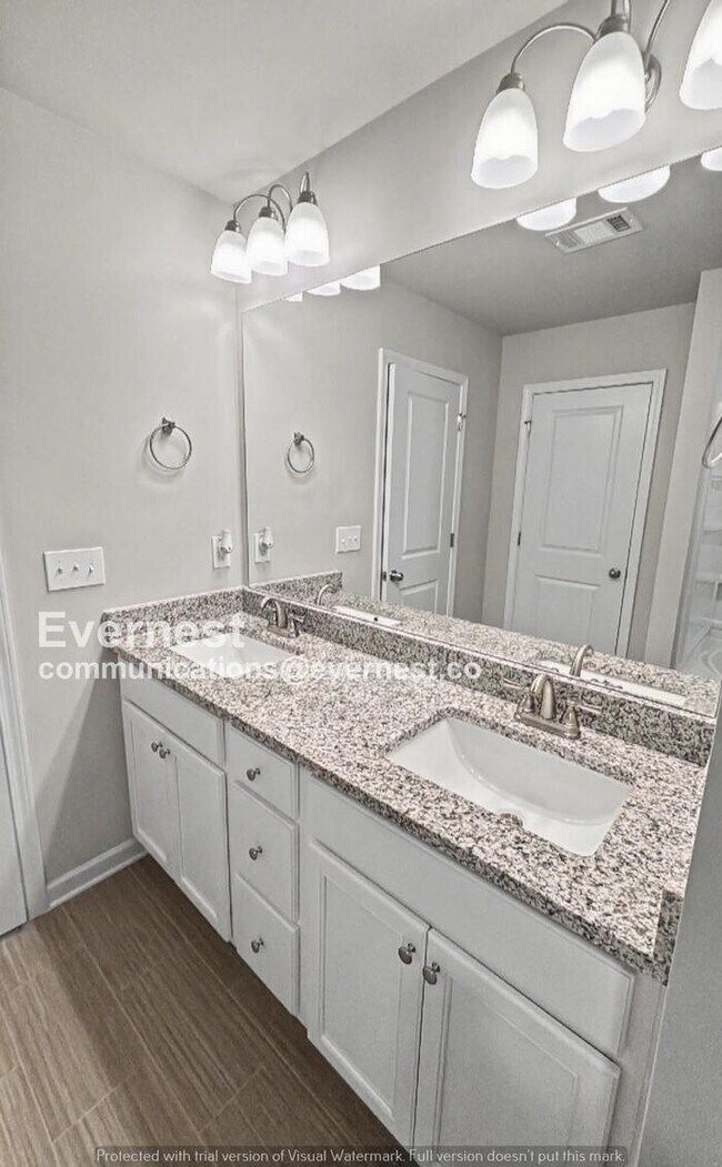 Building Photo - 3 Bed, 2.5 Bath Home with Garage / Pet-Friendly / Available Now!