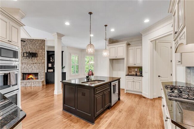 Building Photo - 5861 Yoshino Cherry Ln NE