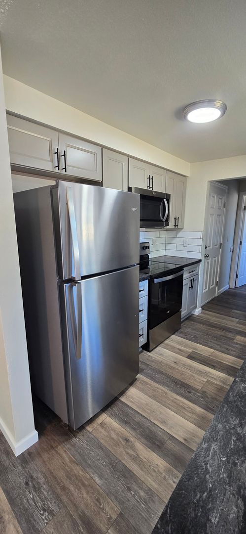 Building Photo - Fully Remodeled 3 Bedroom Townhome!
