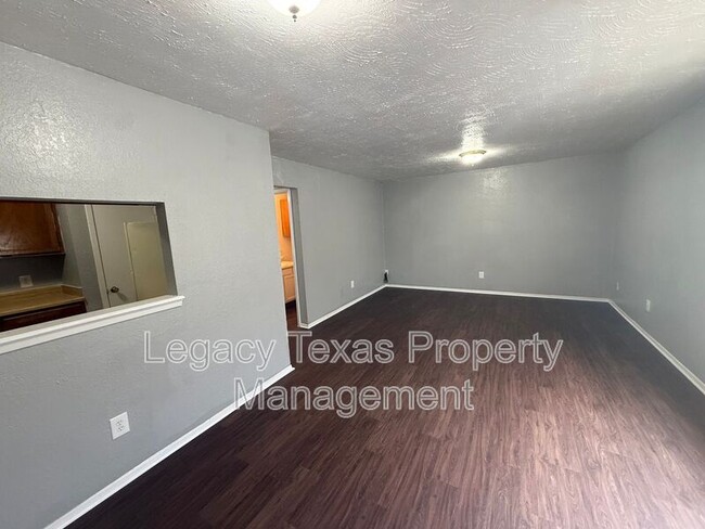 Building Photo - 1715 Short St