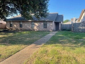 Building Photo - AUGUST PRE-LEASE!  Great 3 bedroom 2 Bathr...