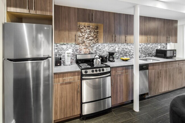 Building Photo - 4 York Ave