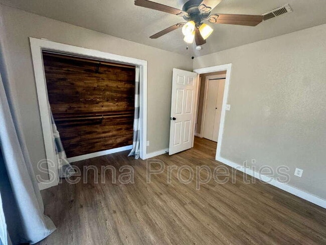 Building Photo - 1202 Thorpe Ln
