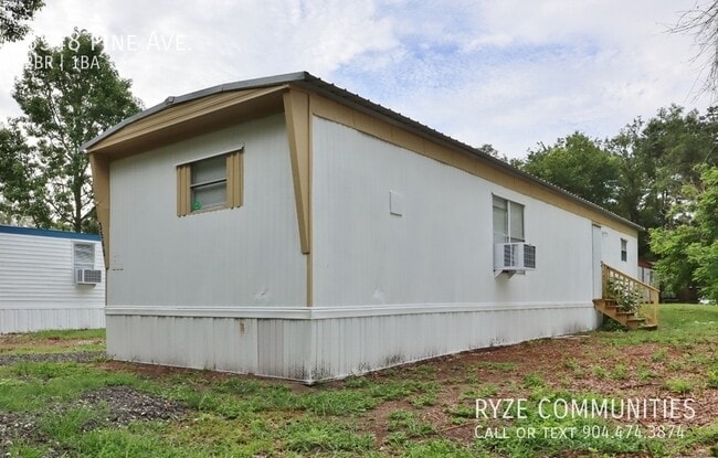 Building Photo - 3548 Pine Ave