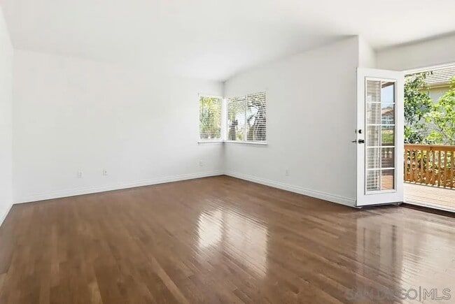 Building Photo - 1100 Corrales Ln