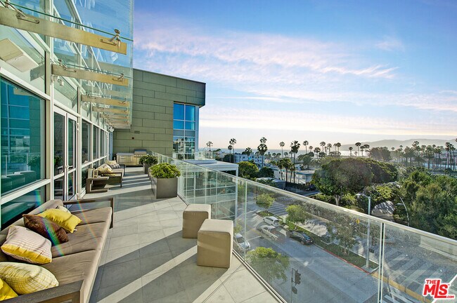 Building Photo - 1705 Ocean Ave