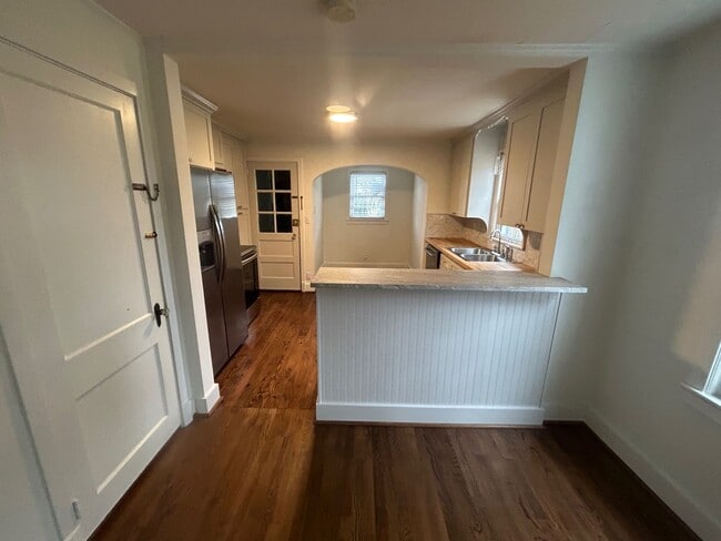 Building Photo - 939 Central Dr