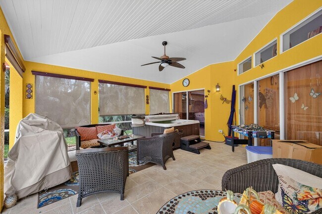 Building Photo - 3077 SE Galt Cir