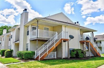 Building Photo - ***2 BED Condo/Downstairs unit/ W,S&T INCLUDED!!