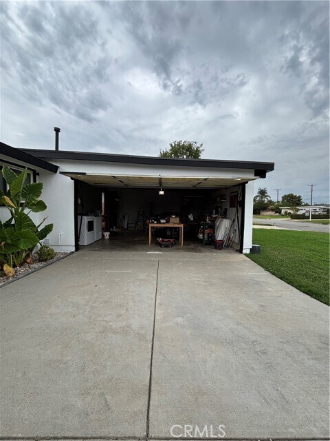 Building Photo - 1221 N Aldenville Ave