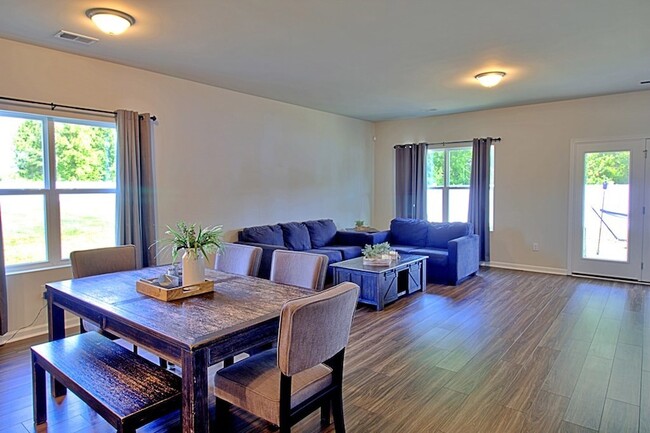 Building Photo - 147 Enclave Wy