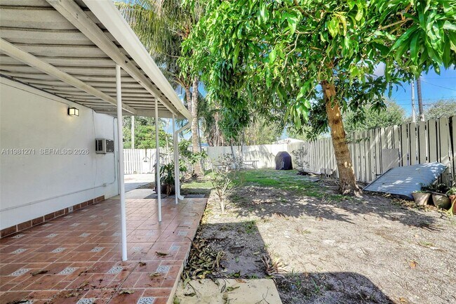 Building Photo - 2419 Coolidge St