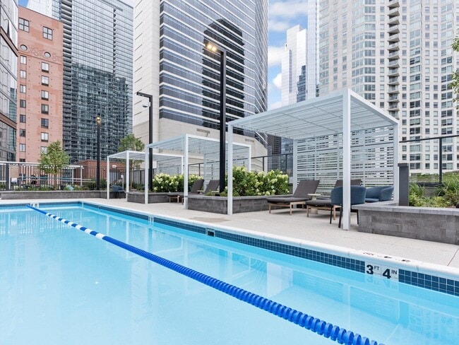 Building Photo - 350 N Canal St