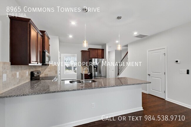 Building Photo - 8965 Commons Townes Dr