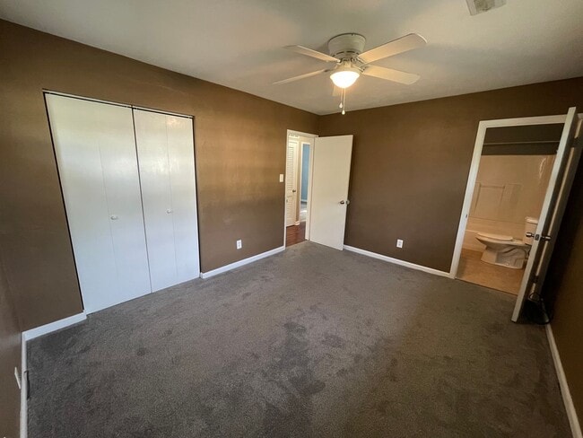 Building Photo - AVAILABLE NOW! 4 BEDROOM 2 BATH SINGLE FAMILY HOME IN CAROLLANE FARMS