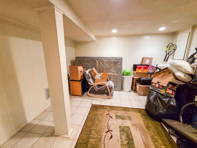 Building Photo - Beautiful 3BR Townhouse in Rockville/Derwood for early June Move-In!