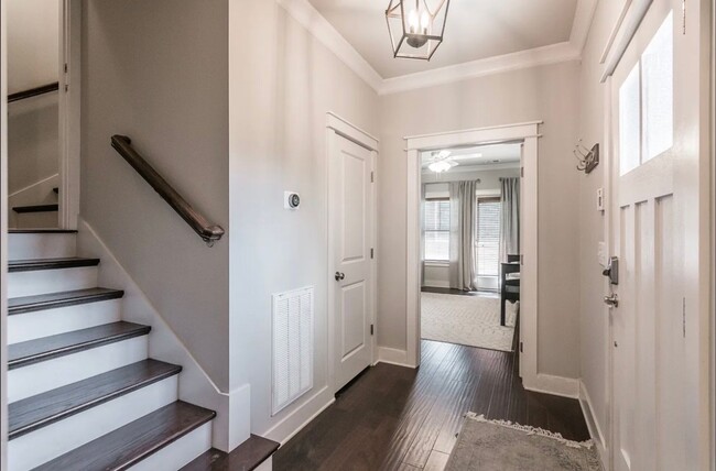 Building Photo - Belmont / Vanderbilt University Condo!!