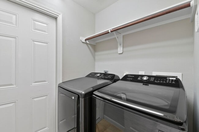 Building Photo - Charming Missouri City house in Sienna Com...