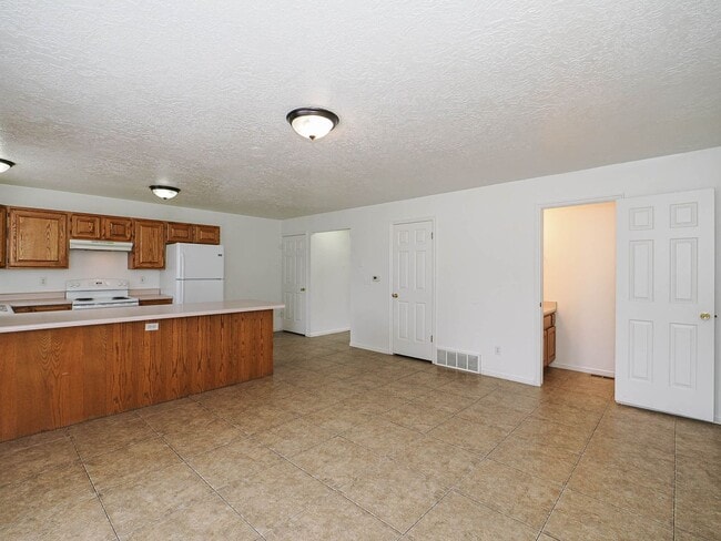 Building Photo - Charming 3-Bed, 2-Bath Home in Prime Ameri...