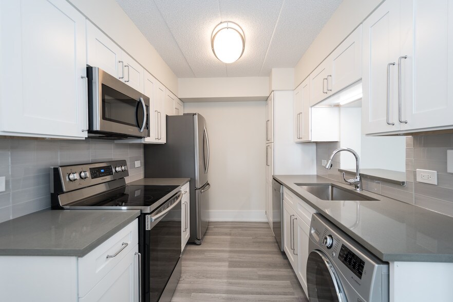 Woodland Park By The Lake 606637 E Woodland Park Ave Chicago IL