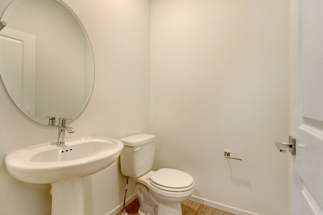 Building Photo - 4954 Denys Dr.